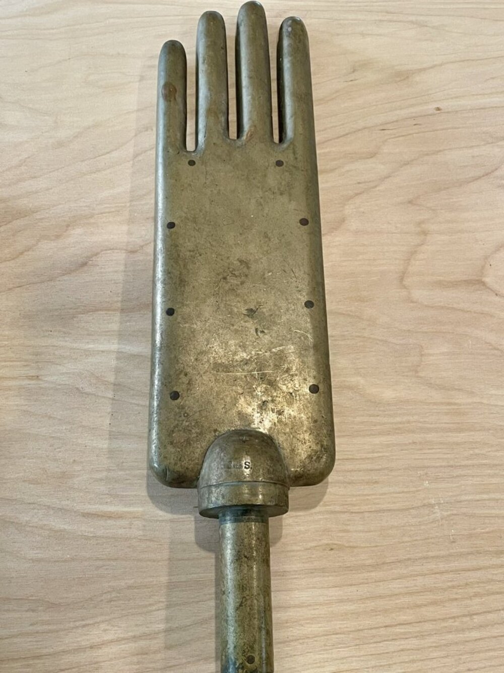 19th Century Industrial Solid Brass Hand Sculpture Glove Mold Factory 8 lbs - Picture 2 of 10